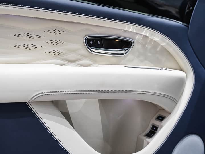 Фото 16 - Bentley Bentayga