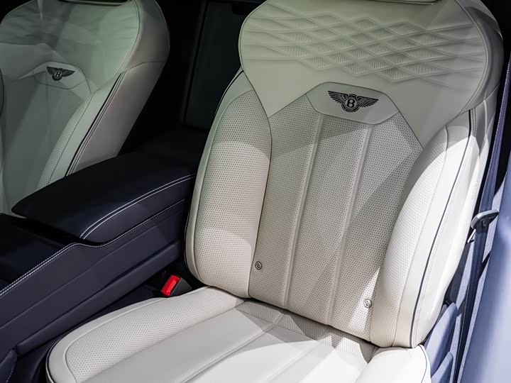 Фото 18 - Bentley Bentayga