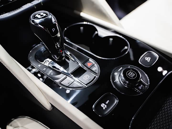 Фото 23 - Bentley Bentayga