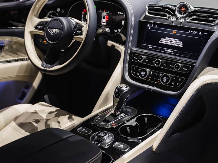 Фото 25 - Bentley Bentayga