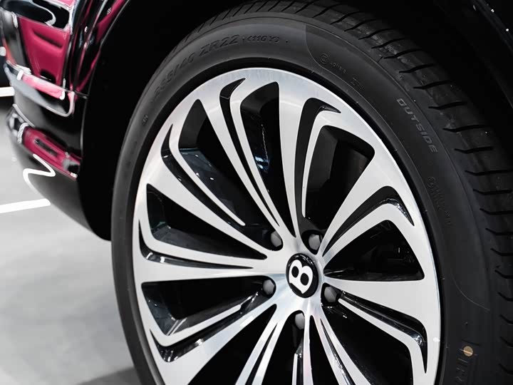 Фото 32 - Bentley Bentayga