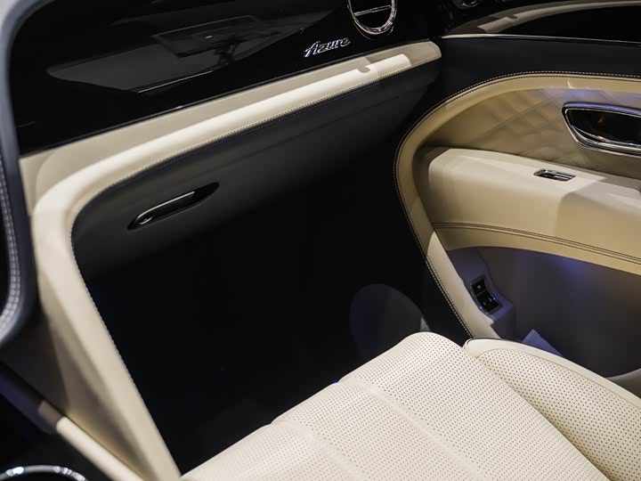 Фото 35 - Bentley Bentayga