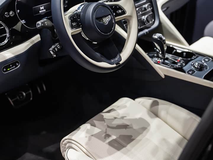 Фото 36 - Bentley Bentayga