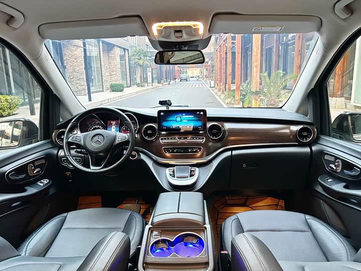 Фото 12 - Mercedes-Benz V-Class