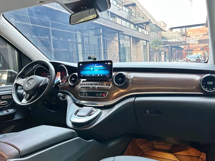 Фото 13 - Mercedes-Benz V-Class