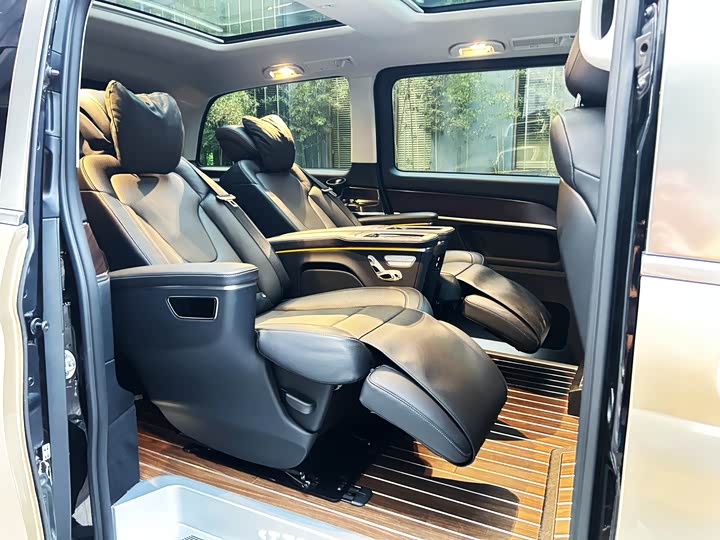 Фото 14 - Mercedes-Benz V-Class