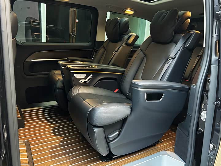 Фото 16 - Mercedes-Benz V-Class