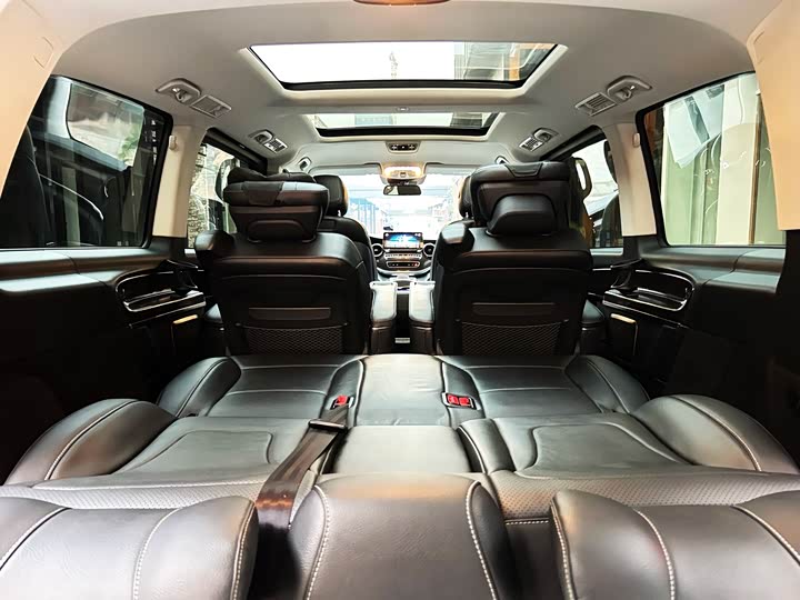 Фото 18 - Mercedes-Benz V-Class