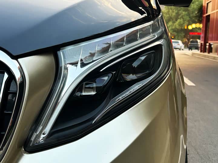 Фото 21 - Mercedes-Benz V-Class