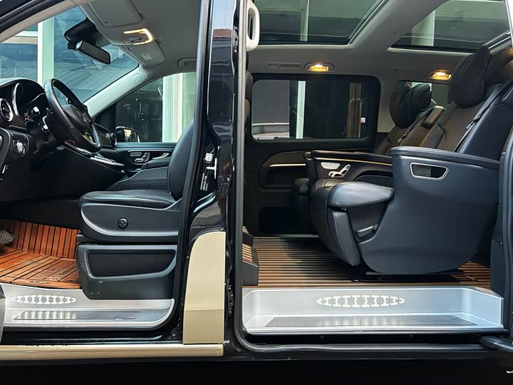 Фото 6 - Mercedes-Benz V-Class