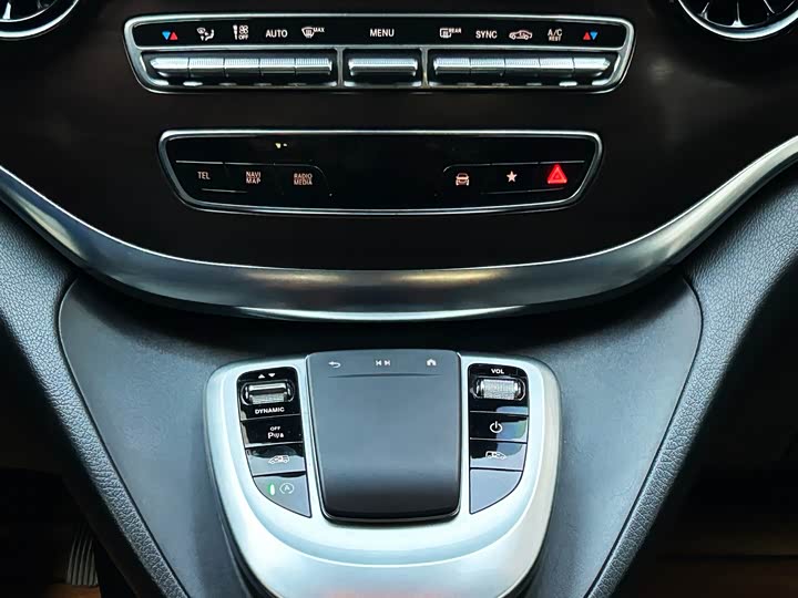 Фото 9 - Mercedes-Benz V-Class