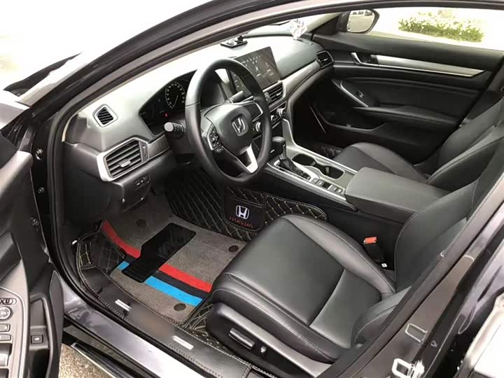 Фото 10 - Honda Accord