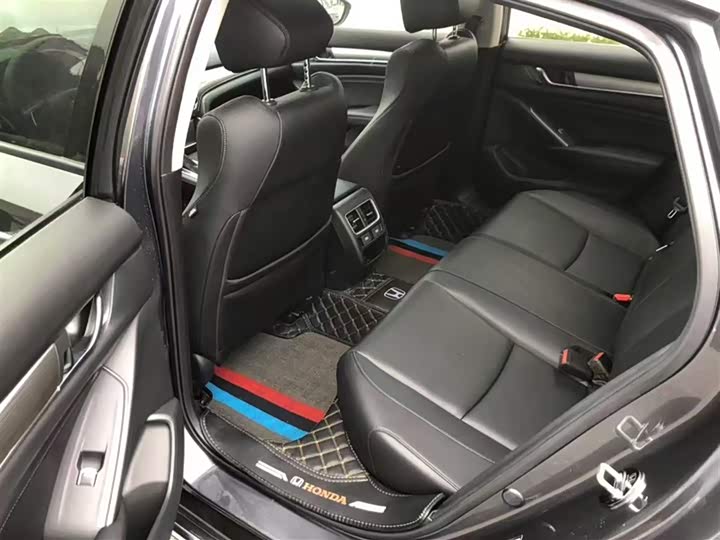 Фото 11 - Honda Accord