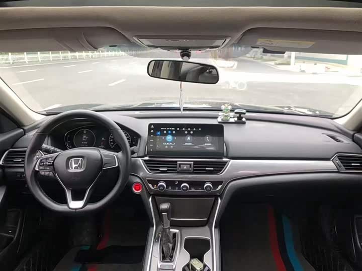 Фото 8 - Honda Accord