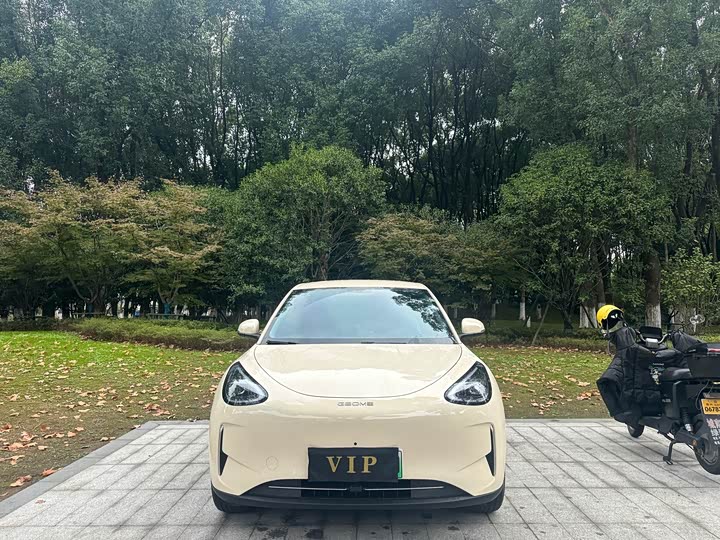 Фото 2 - Geely Galaxy Geome