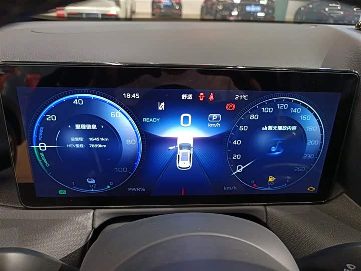 Фото 12 - Hongqi HS3 Hybrid