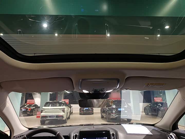 Фото 18 - Hongqi HS3 Hybrid