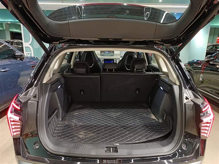 Фото 19 - Hongqi HS3 Hybrid