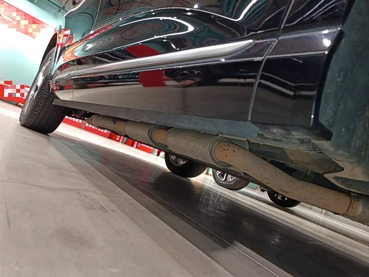 Фото 21 - Hongqi HS3 Hybrid