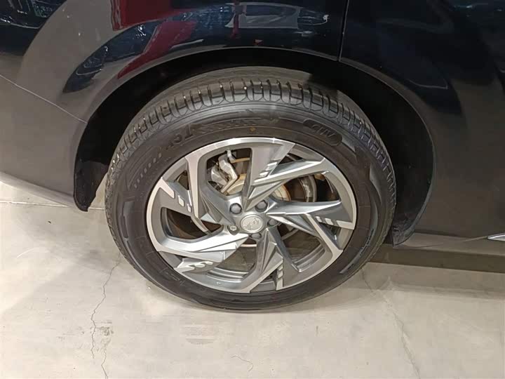 Фото 26 - Hongqi HS3 Hybrid