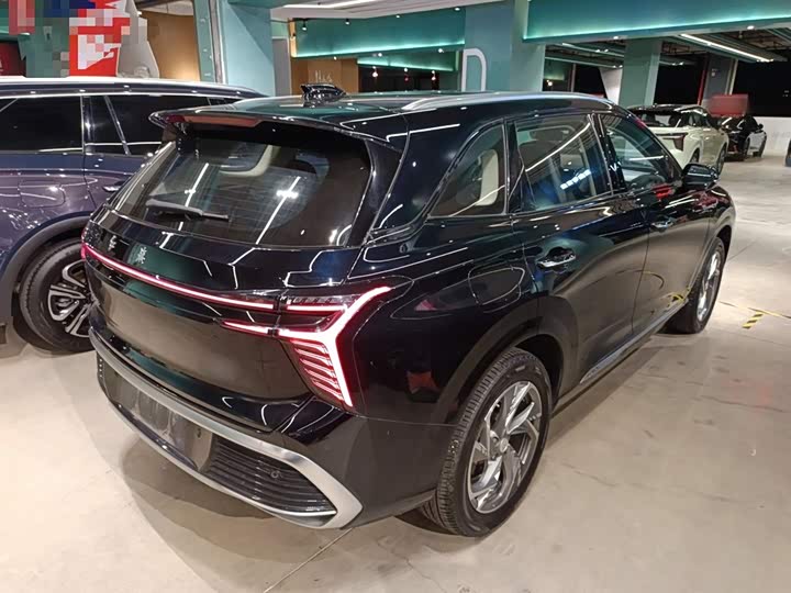 Фото 7 - Hongqi HS3 Hybrid