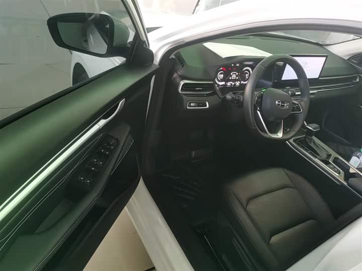 Фото 16 - Geely Emgrand