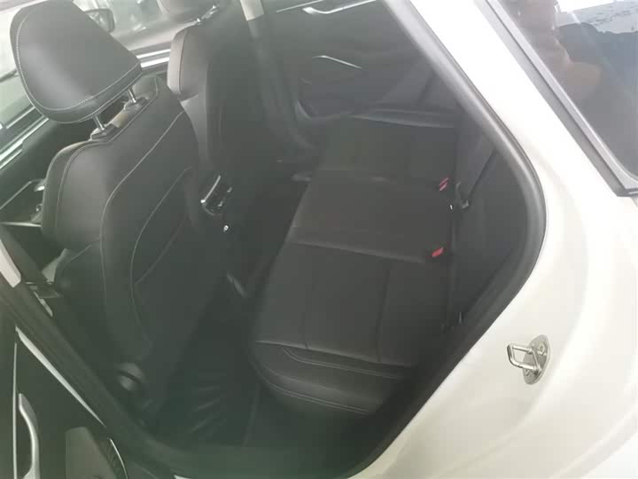 Фото 17 - Geely Emgrand