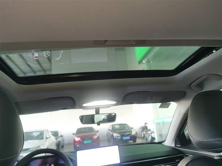 Фото 18 - Geely Emgrand