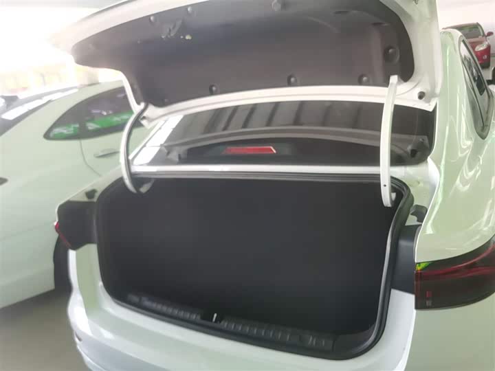 Фото 19 - Geely Emgrand