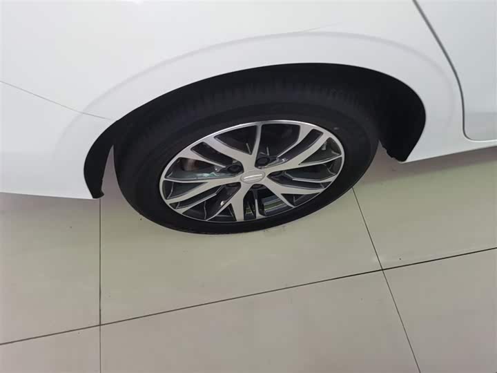 Фото 26 - Geely Emgrand