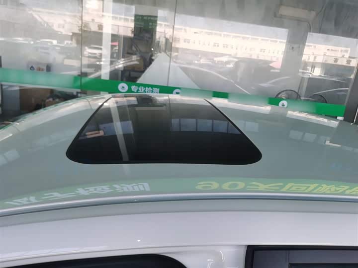 Фото 27 - Geely Emgrand