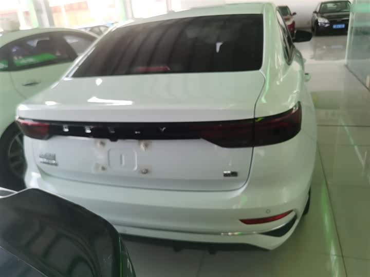 Фото 6 - Geely Emgrand