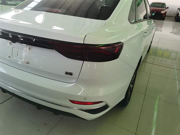 Фото 8 - Geely Emgrand