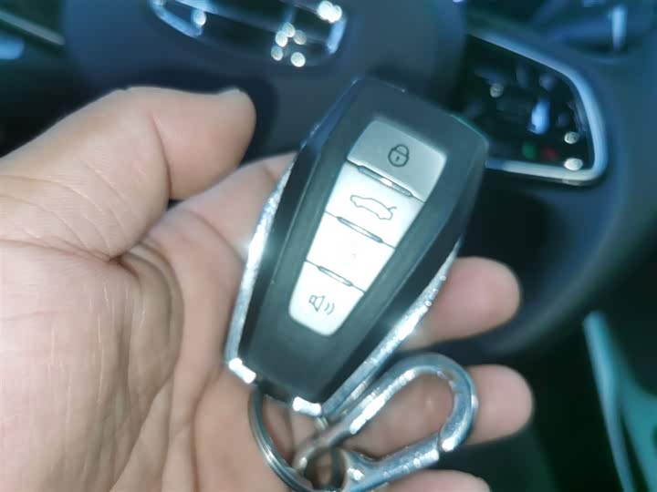 Фото 9 - Geely Emgrand