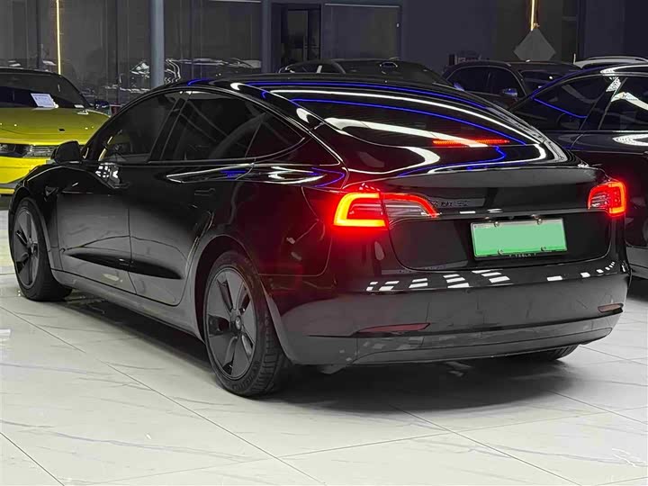 Фото 4 - Tesla Model 3