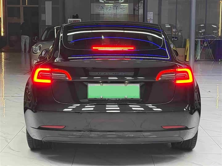 Фото 5 - Tesla Model 3