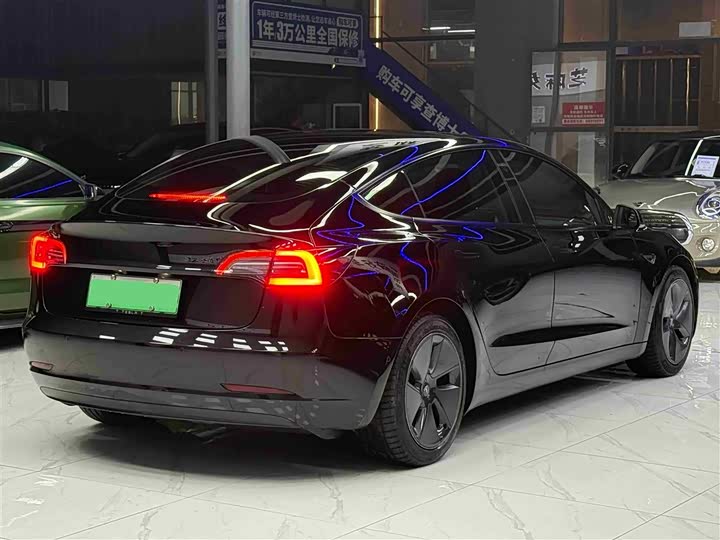 Фото 6 - Tesla Model 3