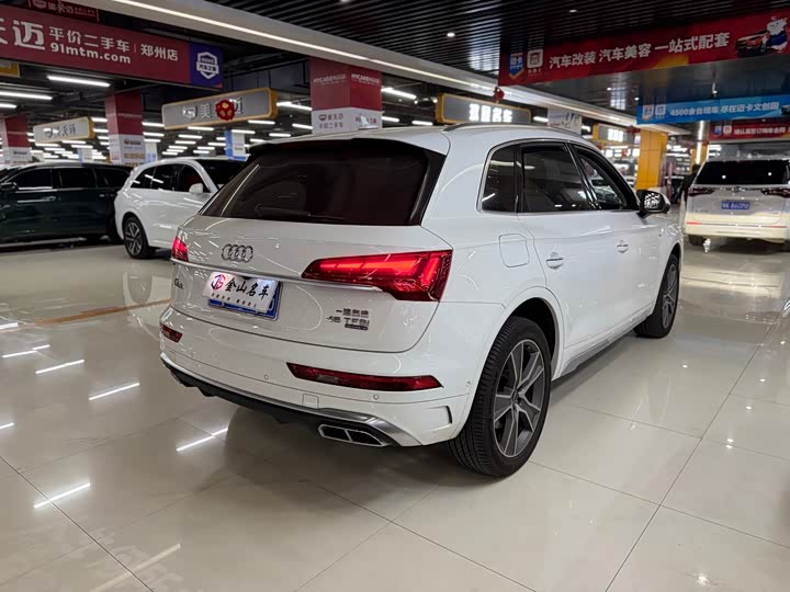 Фото 11 - Audi Q5L