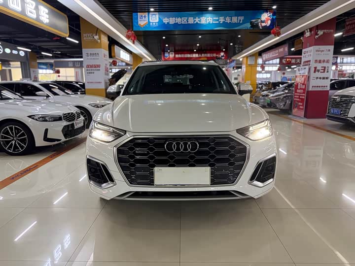 Фото 2 - Audi Q5L