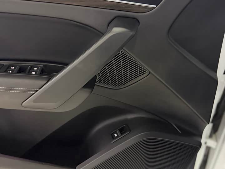 Фото 4 - Audi Q5L