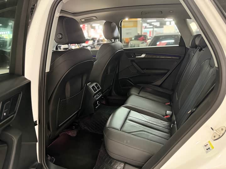 Фото 7 - Audi Q5L