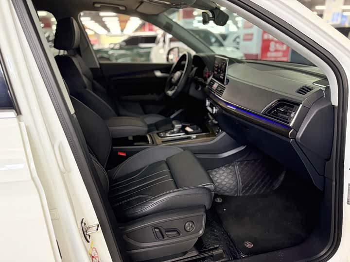 Фото 9 - Audi Q5L