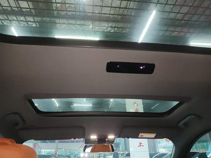 Фото 18 - LiXiang L8