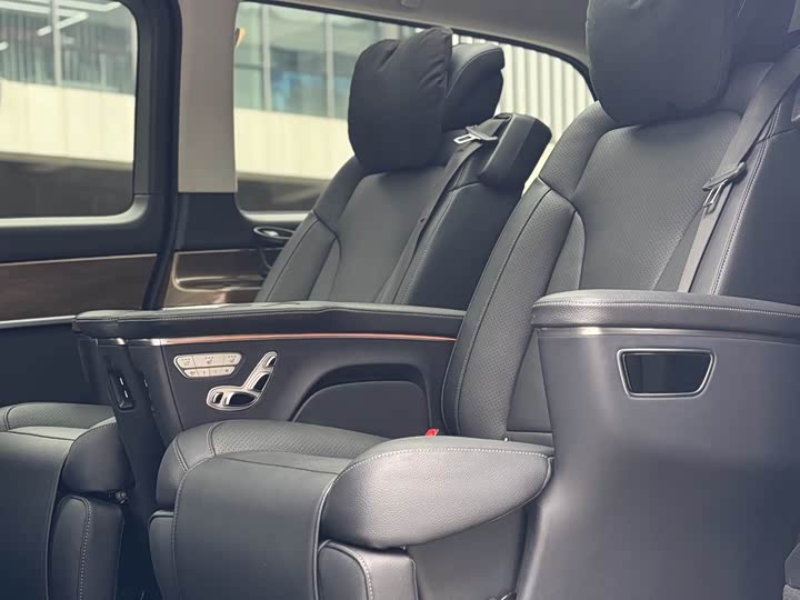 Фото 11 - Mercedes-Benz V-Class