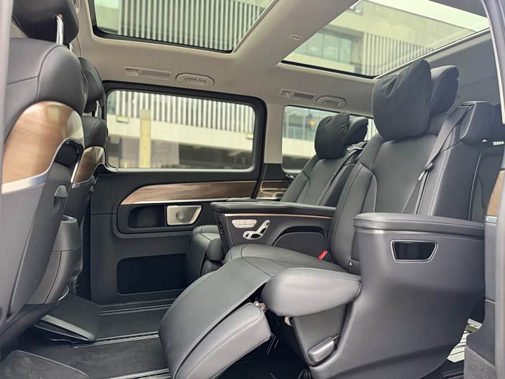 Фото 12 - Mercedes-Benz V-Class