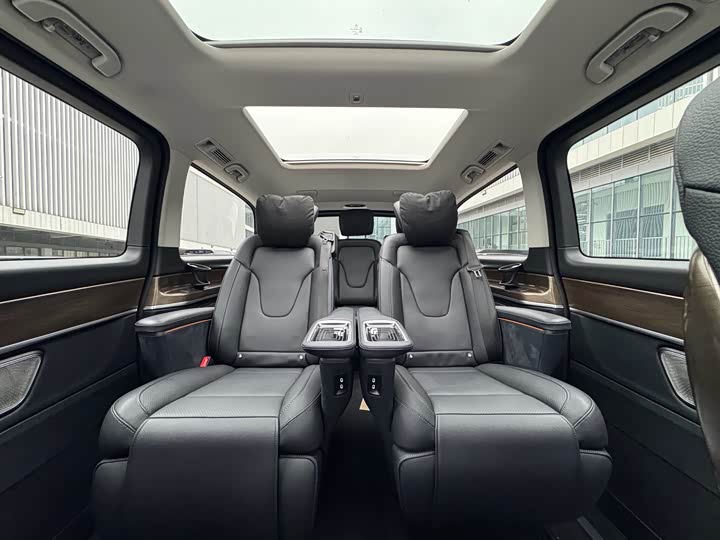 Фото 13 - Mercedes-Benz V-Class