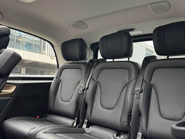 Фото 14 - Mercedes-Benz V-Class