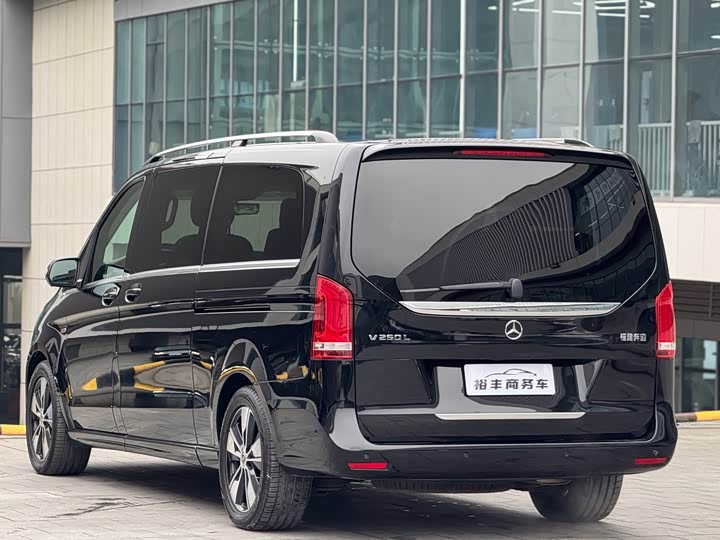 Фото 15 - Mercedes-Benz V-Class