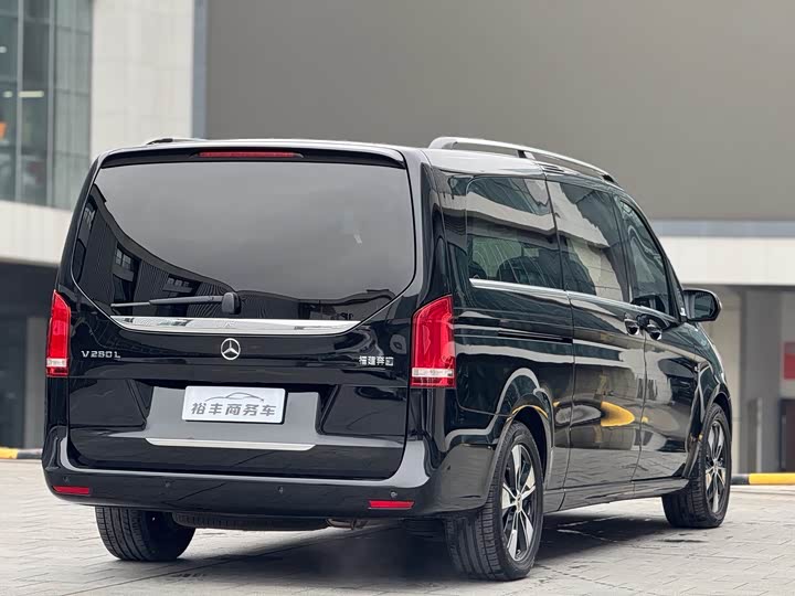 Фото 16 - Mercedes-Benz V-Class