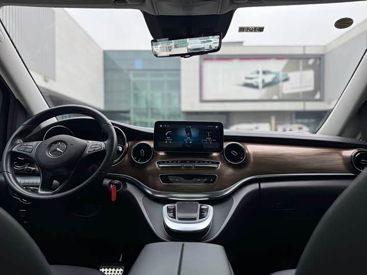 Фото 8 - Mercedes-Benz V-Class